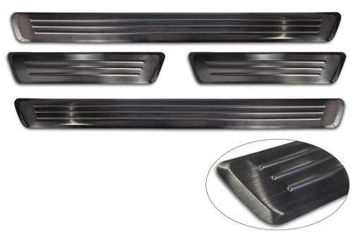 Avisa fekete acél küszöbvédő dombornyomott "Lines" (4 darabos) XC60 II/R-Design 2017-2021, FL2021-2025, XC60 II Plug-In Hybrid 2019-2021 stb.