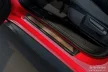 Avisa fekete/réz betét az első küszöbökhöz acél küszöbvédő dombornyomott "Lines" réz betéttel (4 darabos), limitált kiadás BORN hatchback 5D 2021