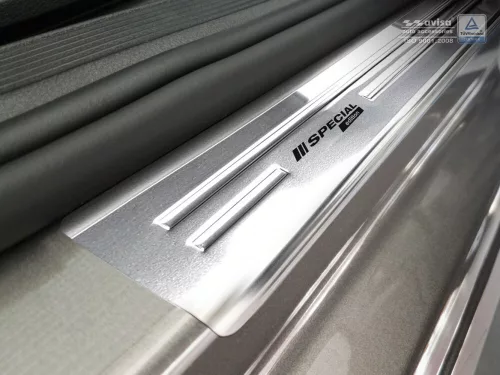 Avisa ezüst szatén acél küszöbvédő "Special Edition" (4 darabos) VOLKSWAGEN GOLF VII hatchback/variant 2012-2017, FL2017-2019