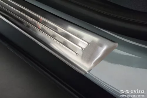 Avisa ezüst szatén acél küszöbvédő dombornyomott "Lines" (4 darabos) FORD TURNEO COURIER II 2023->