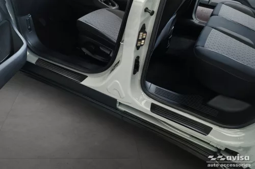 Avisa fekete matt acél küszöbvédő dombornyomott "Lines" (4 darabos) FORD TURNEO COURIER II 2023->