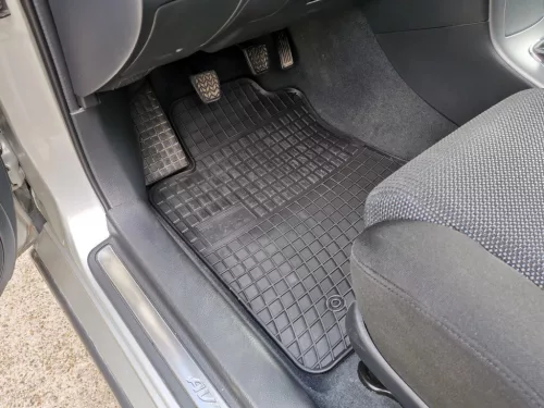 Sarokerősített gumiszőnyeg TOYOTA Avensis II 2003-2009 (800)