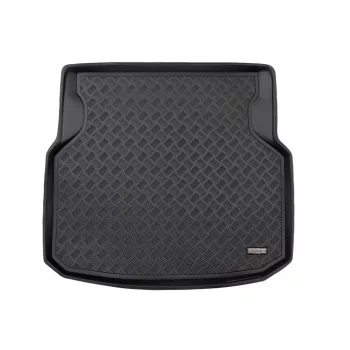   Rezaw csomagtértálca Mercedes C osztály W204 4 ajtós sedan 2007-2014 dönthető hátsó ülésekkel (10092