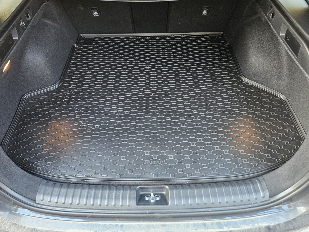   Eco fekete gumi csomagtértálca kb 1 cm peremmel Kia Ceed III kombi/SW 2018-
